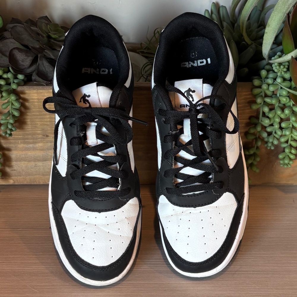 And1 Low Top Basketball Sneakers in Black/White